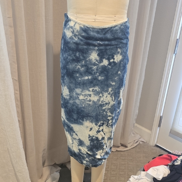 Blue and White Midi Pencil Skirt for Casual Resort Wear - Picture 4 of 4